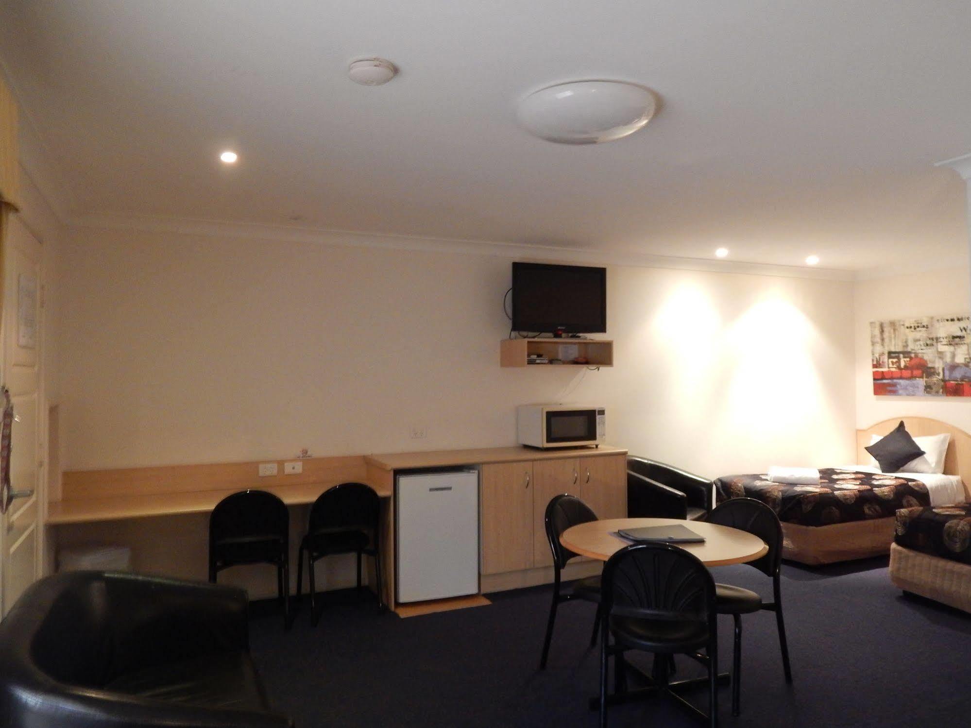 Cotswold Motor Inn Toowoomba Exterior photo